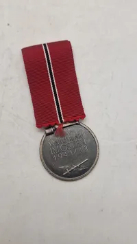 Original Medaille „Winterschlacht im Osten 1941/42“)
