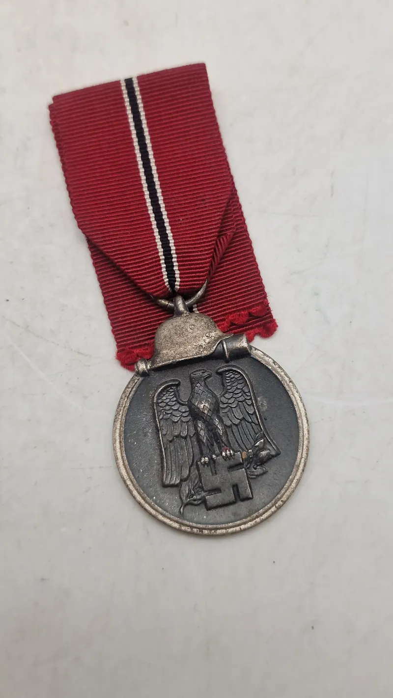 Original Medaille „Winterschlacht im Osten 1941/42“)