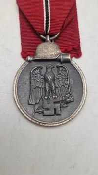 Original Medaille „Winterschlacht im Osten 1941/42“)