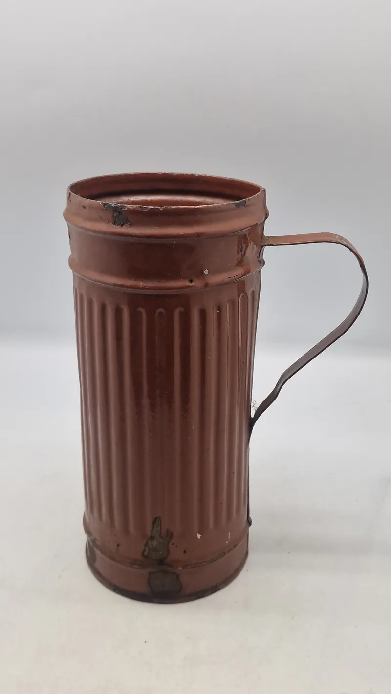 Original gasmaske beholder fra ww2. Anvendt efter krigen