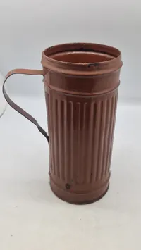 Original gasmaske beholder fra ww2. Anvendt efter krigen