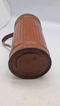 Original gasmaske beholder fra ww2. Anvendt efter krigen