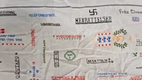 Unikt originalt klæde fra maj dagene 1945 med skitser til hvordan de syes