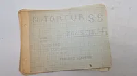 Unikt originalt klæde fra maj dagene 1945 med skitser til hvordan de syes