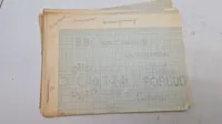 Unikt originalt klæde fra maj dagene 1945 med skitser til hvordan de syes