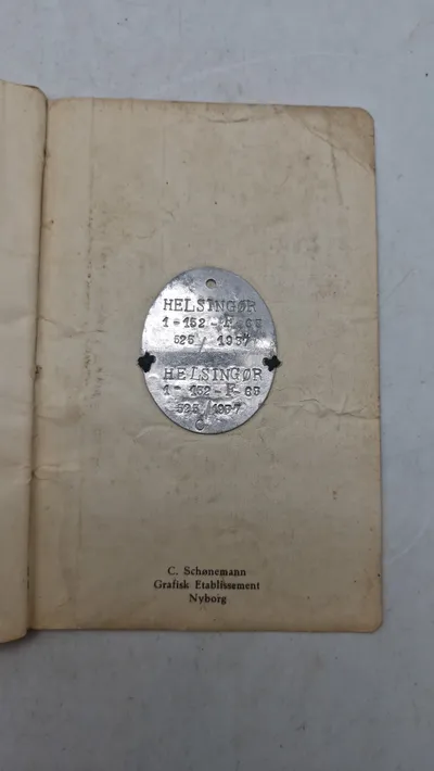 Original dansk soldaterbog og hundetegn fra 1937