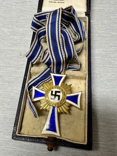 Originalt Tysk Moderkors 1 klasse WW2 i æske