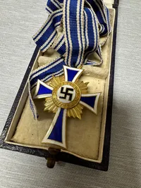 Originalt Tysk Moderkors 1 klasse WW2 i æske