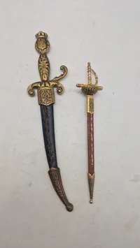 Samling papirknive bl.a. en Toledo