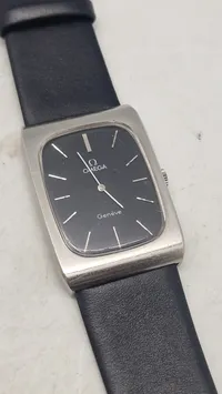 Originalt Omega Genève Tank manuelt optræk ur med sort urskive, holder tiden perfekt
