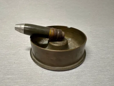 Originalt Tysk WW2 skyttegravskunst 88mm og 20 mm