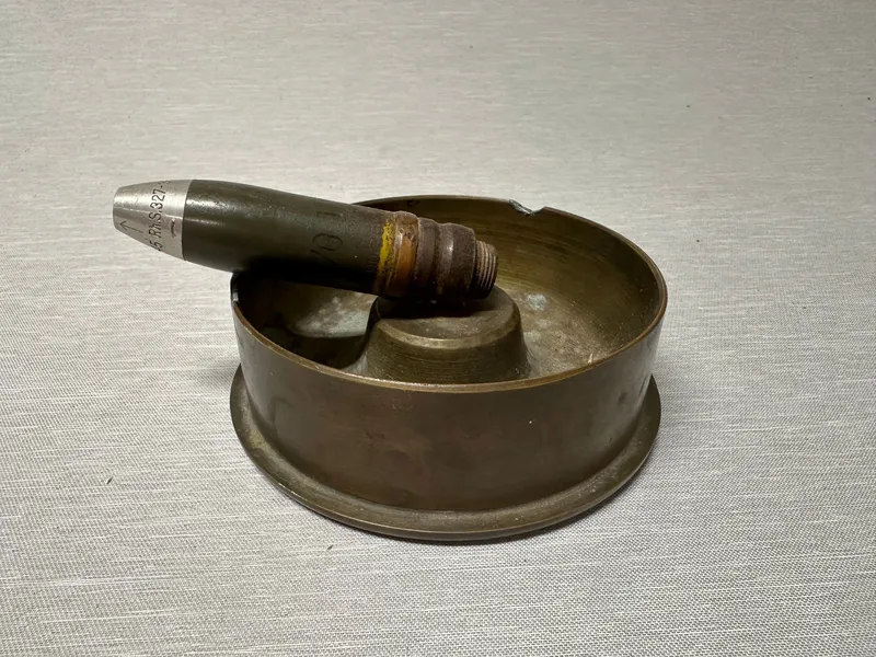 Originalt Tysk WW2 skyttegravskunst 88mm og 20 mm
