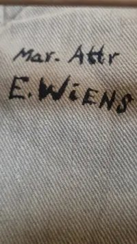 Original tysk Artilleri Mantel fra 1944, navngiven. Enkelte knapper skiftet