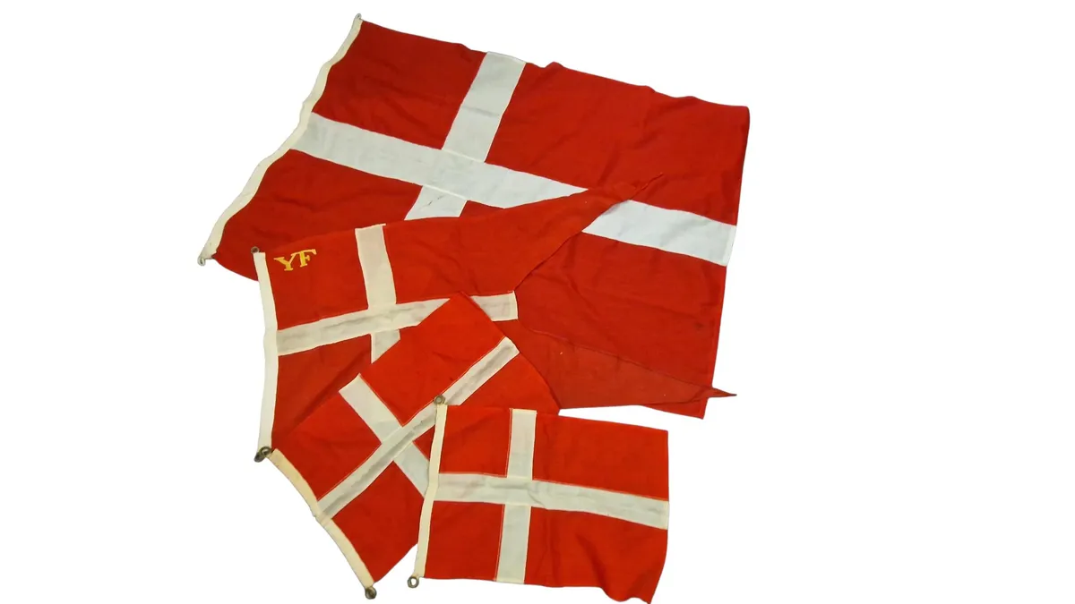 Samling Dannebrogs flag til brug på både mm.