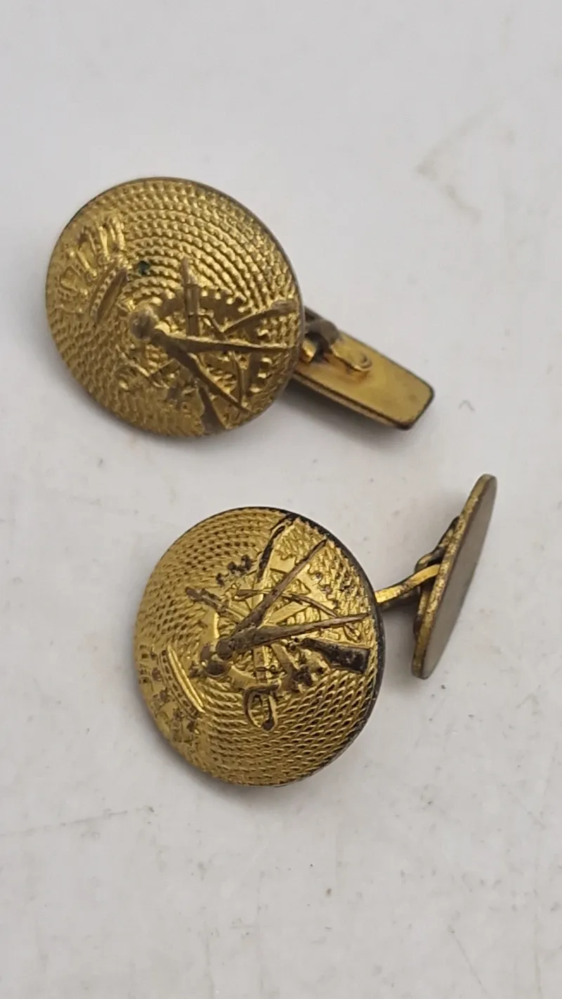 Originale militære knapper, omdannet til manchetknapper