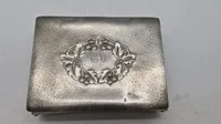 Tinæske med initialer, 1943 dateret