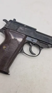 Replika af Walther P38