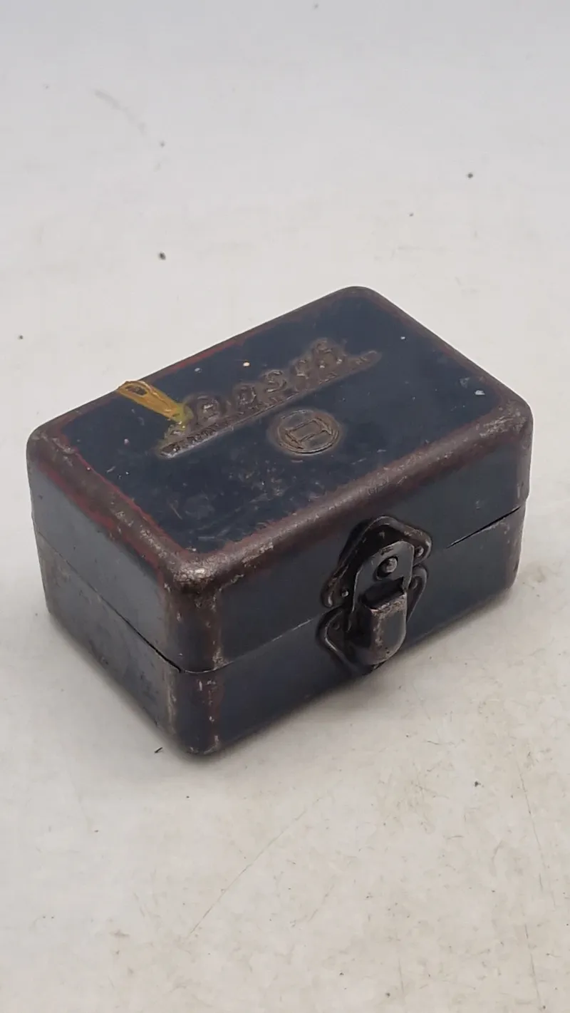 Tysk WW2 Bosch metalæske til køretøjs pærer