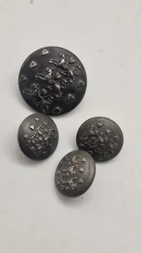Originale knapper fra HIPPO korpset