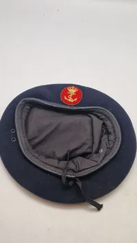 Baret fra kvindelige marinerer