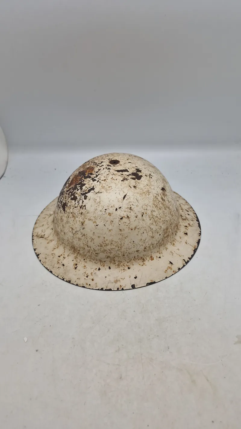 Original Engelsk MKII hjelmskal - Hvid 1942
