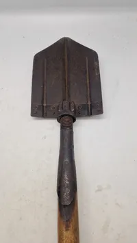 Original klapspade med hylseter - Godt stemplet WaA bdr 41 og agv 41