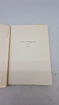 Bøger : Fund og forskning 1958/59 - Camuflerede illegale tryk - Fund og forskning 1965 : Falske illegale tryk under besættelsen.