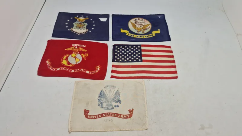 5 små silke-bordflag US-Marine korps - hær - flåde - flyvevåben - 1 defekt
