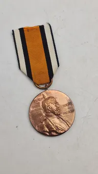 Original erindringsmedalje for Kaiser Wilhelm I, udstedt i anledning af hans 100-års fødselsdag den 22. marts 1897. Medaljen blev skænket af hans barnebarn Wilhelm II