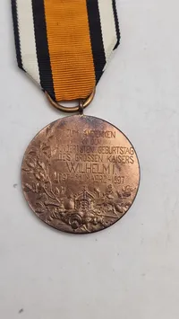 Original erindringsmedalje for Kaiser Wilhelm I, udstedt i anledning af hans 100-års fødselsdag den 22. marts 1897. Medaljen blev skænket af hans barnebarn Wilhelm II