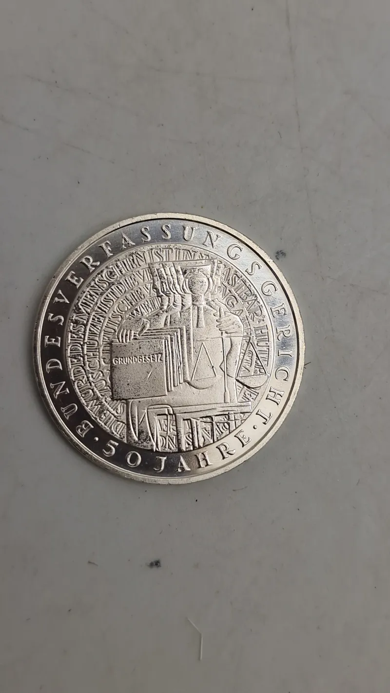 10 Deutsche Mark jubilæumsmønt, der mindes 50-årsdagen for Forfatningsdomstolen (Bundesverfassungsgericht) Sølv
