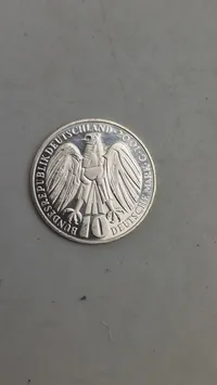 10 Deutsche Mark jubilæumsmønt, der mindes 50-årsdagen for Forfatningsdomstolen (Bundesverfassungsgericht) Sølv