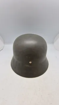 Original tysk M/40 hjelm, genanvendt i CF
