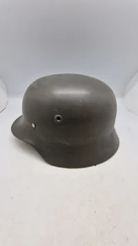 Original tysk M/40 hjelm, genanvendt i CF