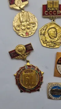 Samling originale russiske pins og medaljer