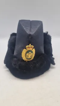 Original vinter skråhue fra det danske politi