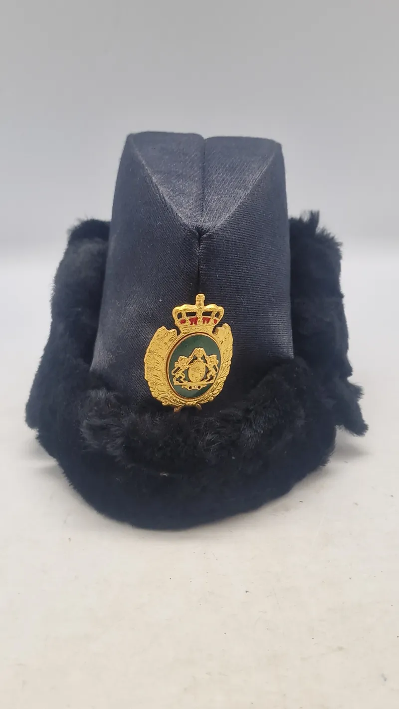 Original vinter skråhue fra det danske politi