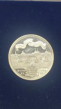 Original sølvmønt med Emdens historie og dens mønttradition