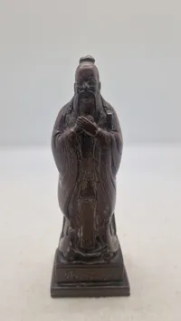 Kinesisk figur af træ
