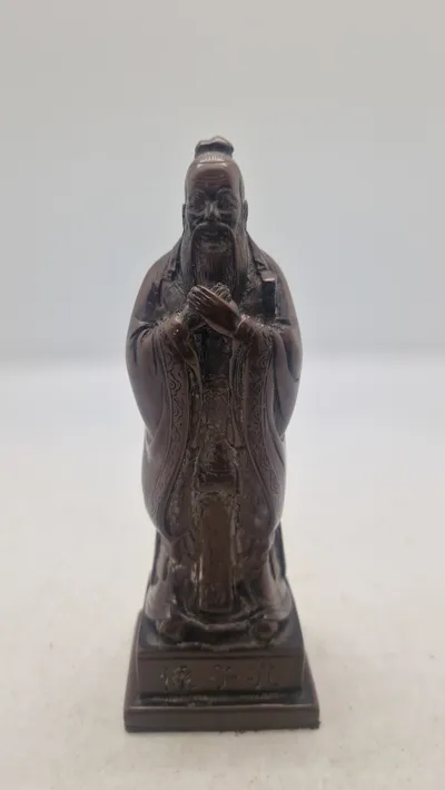 Kinesisk figur af træ