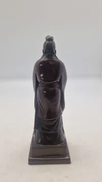 Kinesisk figur af træ