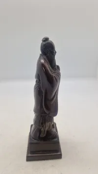 Kinesisk figur af træ