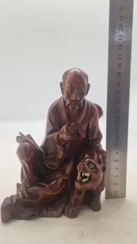 Kinesisk figur af træ
