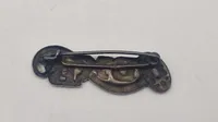Original pin af sølv fra De Danske Kvinders Beredskab