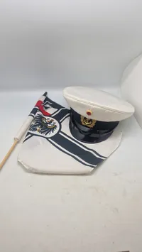 Original tysk marine kasket og efterkrigs flag