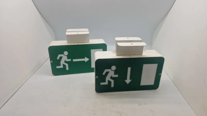 Originale nødudgangs skilte