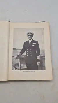 Samling lærebøger fra forsvaret