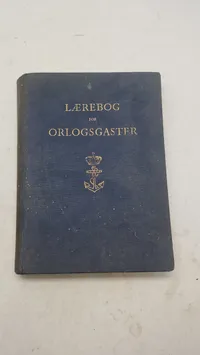 Samling lærebøger fra forsvaret