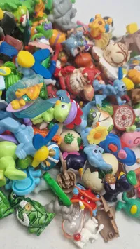 Stor samling Kinder æg figurer mm.
