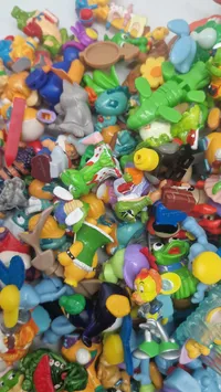 Stor samling Kinder æg figurer mm.